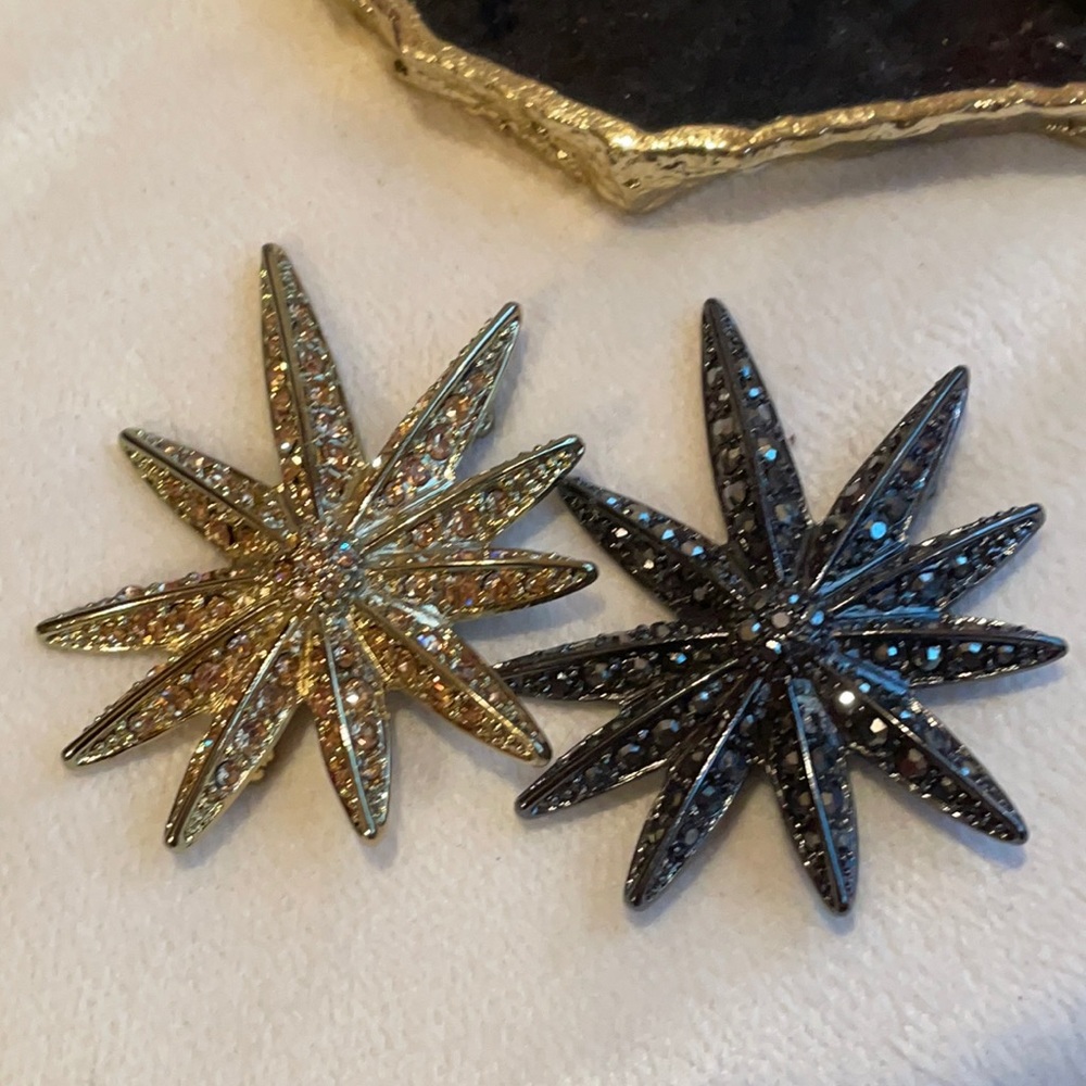 TWO Vtg Graziano starburst sparkly brooches one gold one black 2.5”